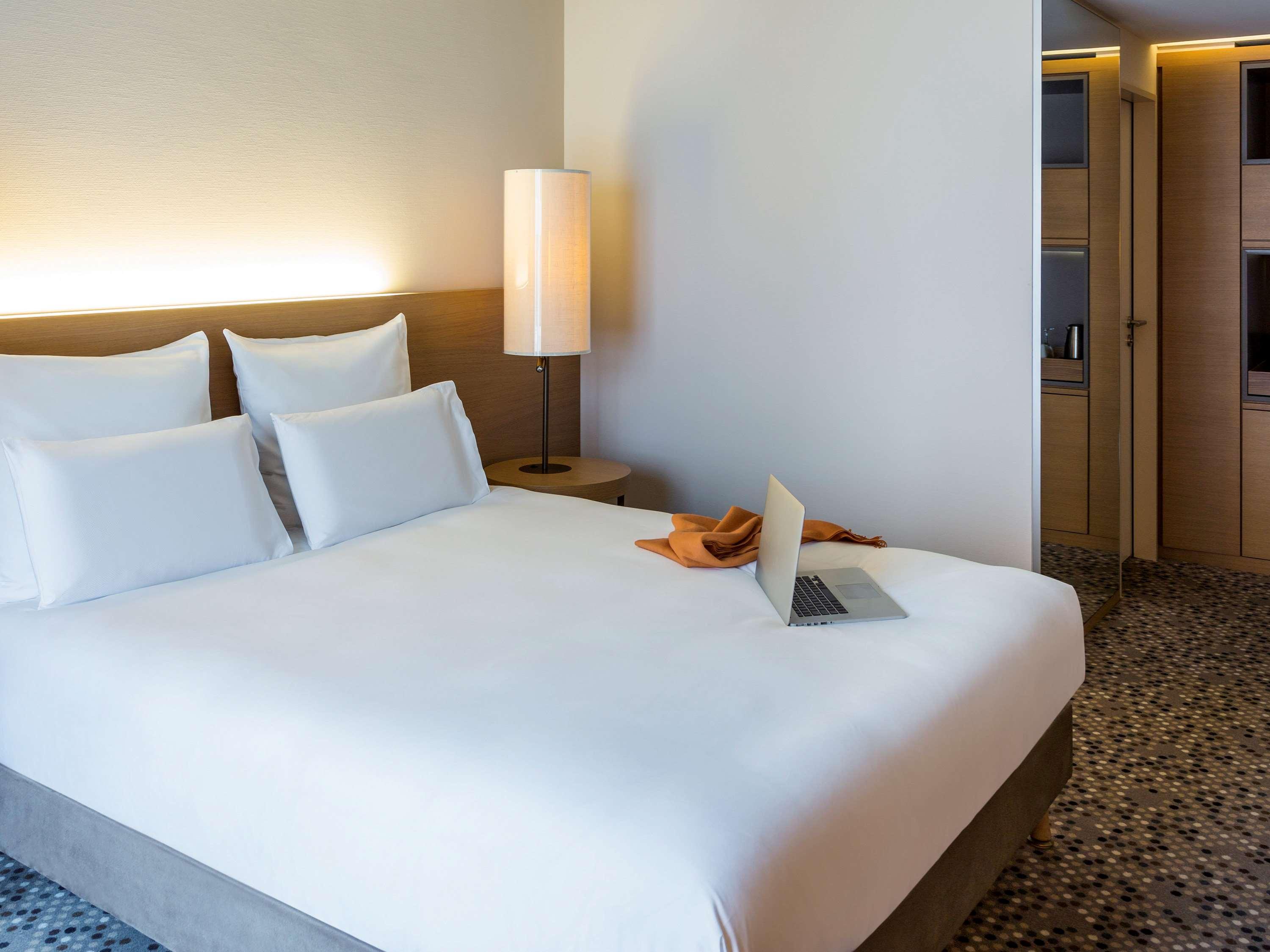 Pullman Basel Europe Hotel Exterior foto