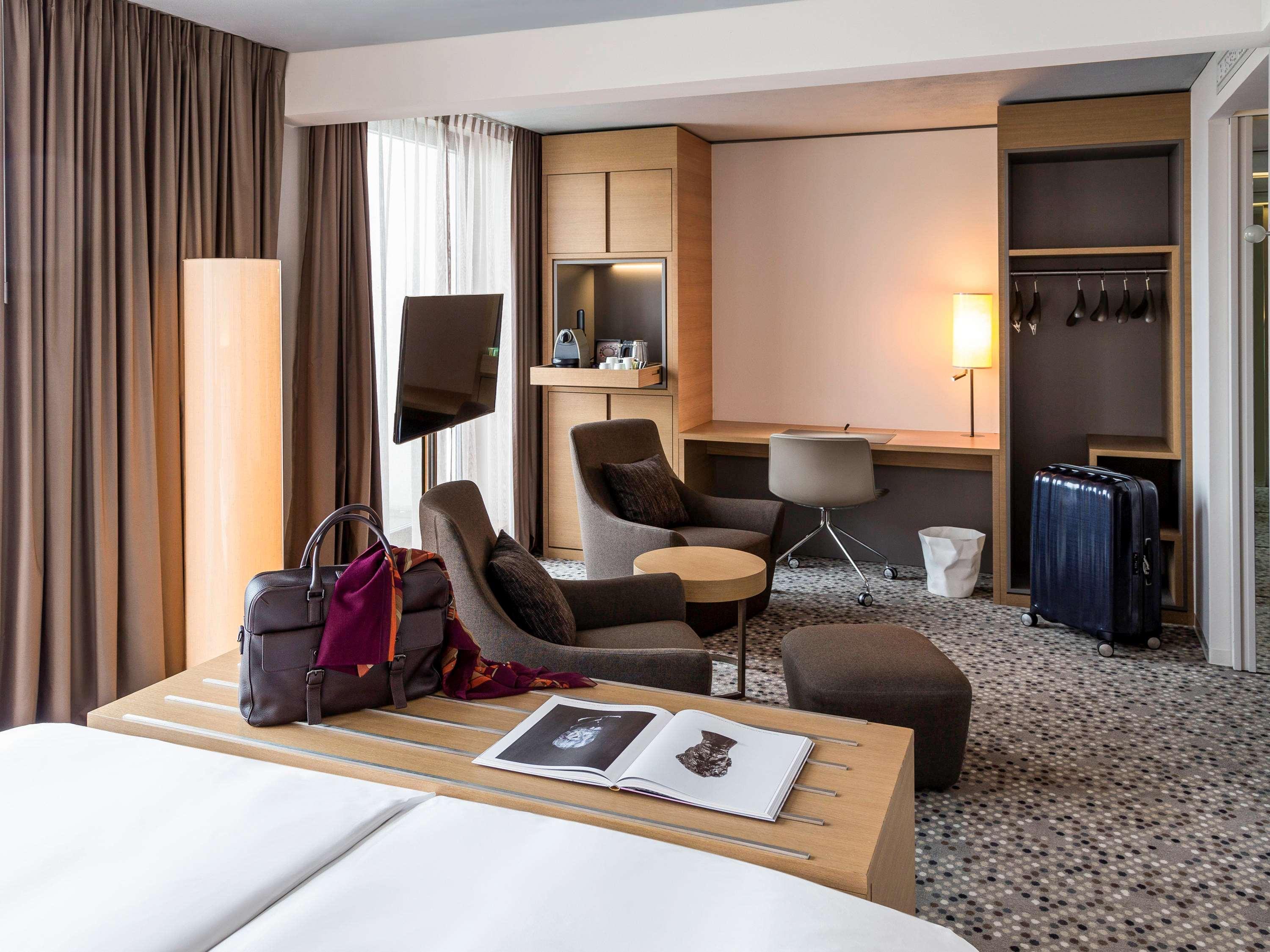 Pullman Basel Europe Hotel Exterior foto